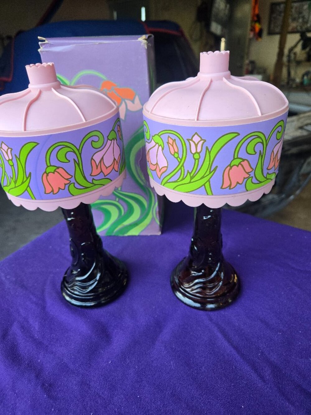 Vintage Collectable 1970 Avon Tiffany Lamp Cologne in Box